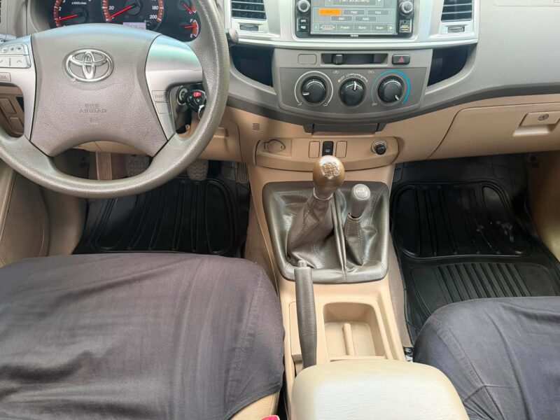 2013 TOYOTA HILUX 3.0 G 4X4 MANUAL TRANSMISSION 62TKM