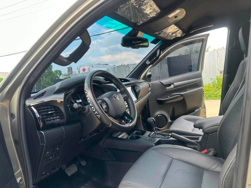 2025 TOYOTA HILUX CONQUEST 2.4 V 4X2 AUTOMATIC TRANSMISSION 6TKM ONLY!!!