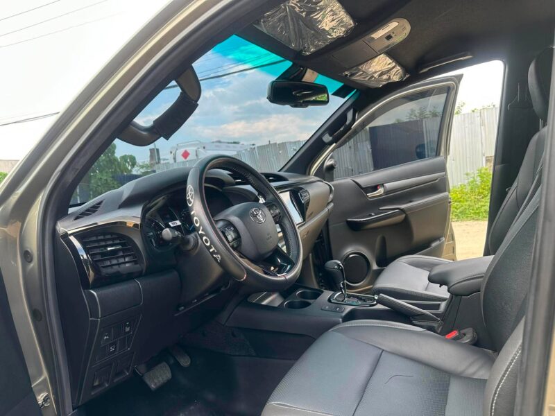 2025 TOYOTA HILUX CONQUEST 2.4 V 4X2 AUTOMATIC TRANSMISSION 6TKM ONLY!!!