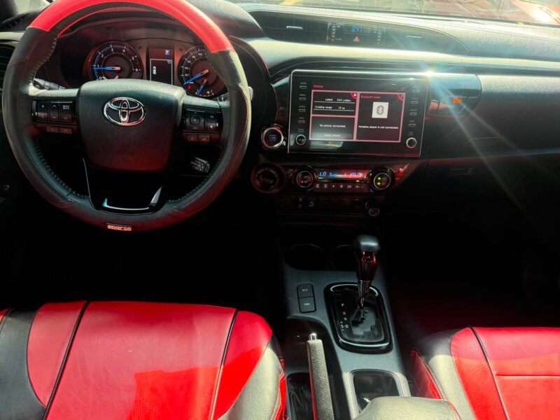 2023 TOYOTA HILUX CONQUEST V 2.8 4X4 AUTOMATIC TRANSMISSION 28TKM ONLY