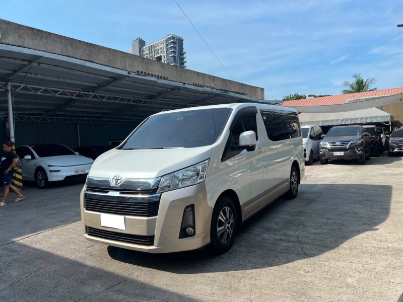 2019 TOYOTA HIACE GL GRANDIA 2.8 MANUAL TRANSMISSION 64TKM ONLY!!!