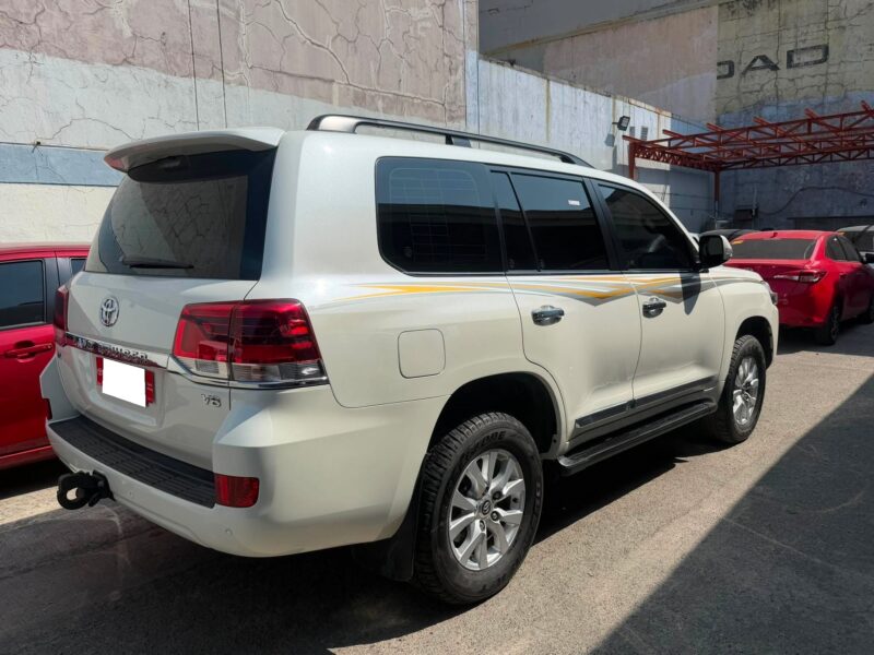 2018 TOYOTA LAND CRUISER LC200 VX PREMIUM 4X4 AUTOMATIC TRANSMISSION 22TKM ONLY!!!
