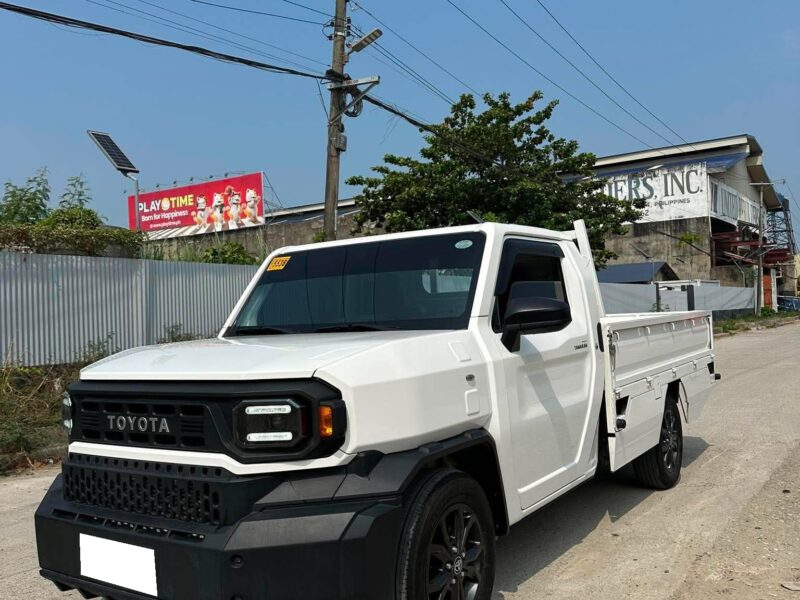 2025 TOYOTA HILUX TAMARAW DROPSIDE 2.4 AUTOMATIC TRANSMISSION 10TKM ONLY!!!