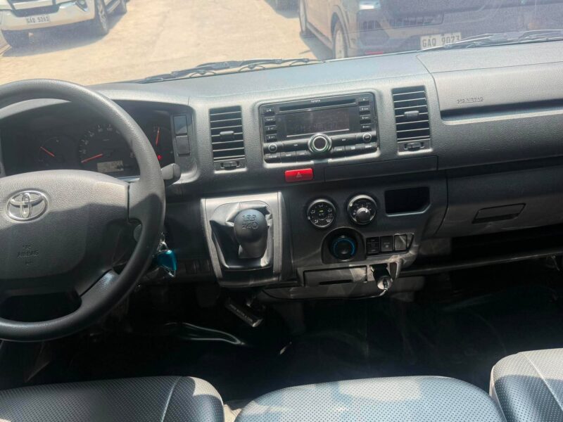 2019 TOYOTA HIACE COMMUTER 3.0 MANUAL TRANSMISSION 21TKM ONLY!!!