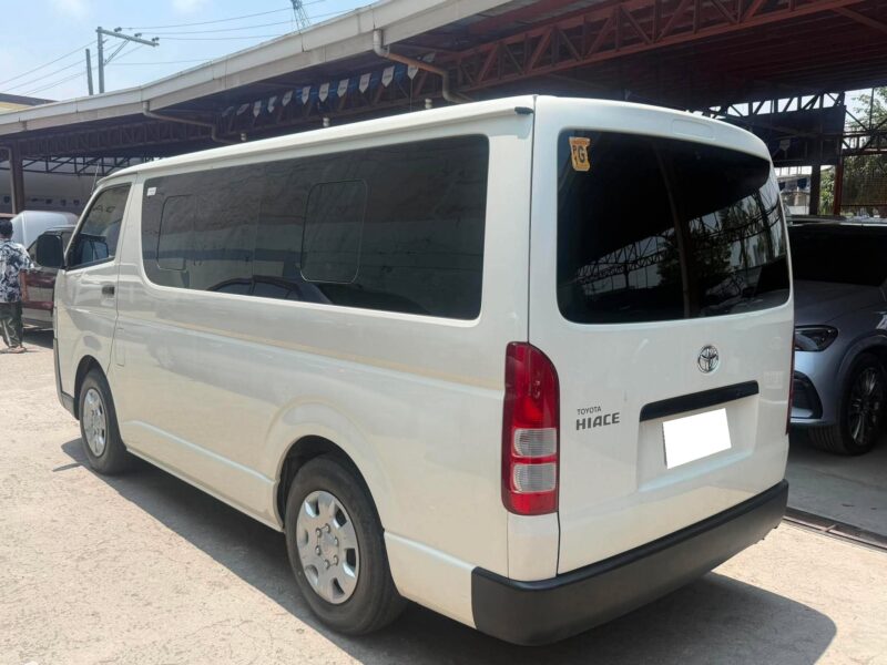2019 TOYOTA HIACE COMMUTER 3.0 MANUAL TRANSMISSION 21TKM ONLY!!!