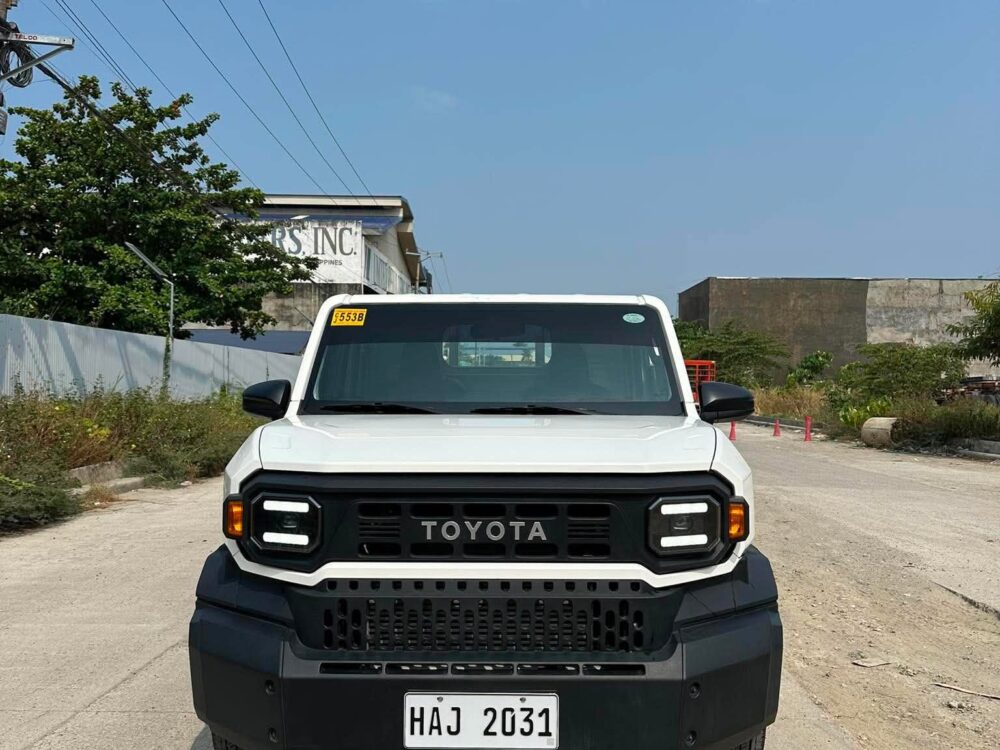 2025 TOYOTA HILUX TAMARAW DROPSIDE 2.4 AUTOMATIC TRANSMISSION 10TKM ONLY!!!