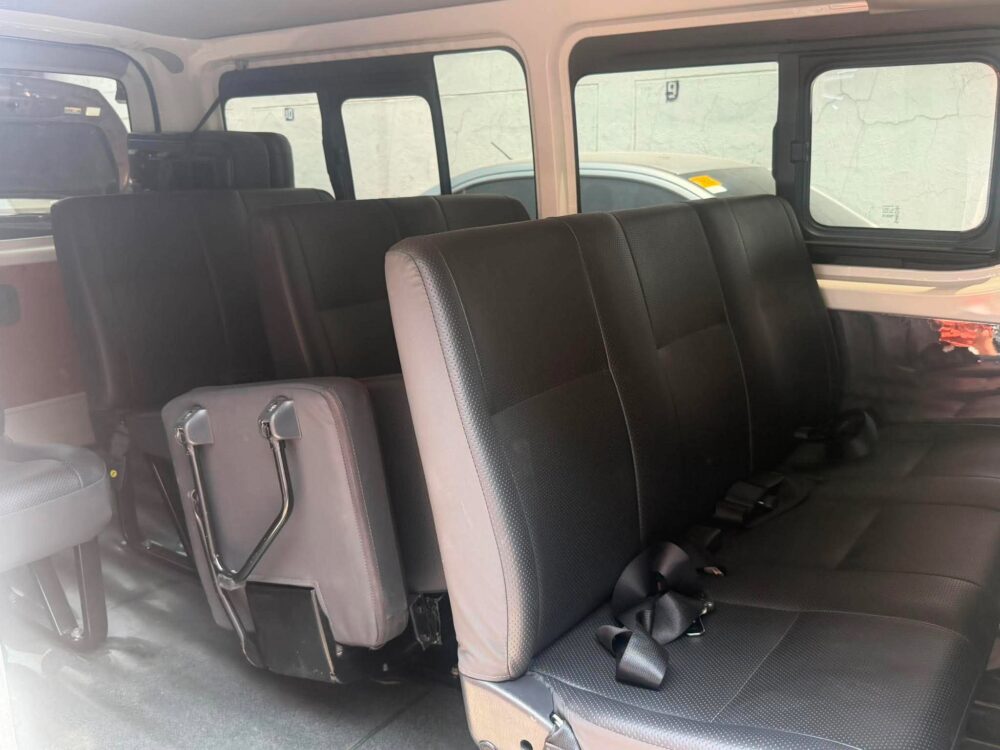 2019 TOYOTA HIACE COMMUTER 3.0 MANUAL TRANSMISSION 21TKM ONLY!!!