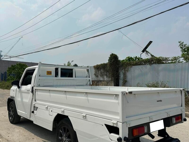 2025 TOYOTA HILUX TAMARAW DROPSIDE 2.4 AUTOMATIC TRANSMISSION 10TKM ONLY!!!