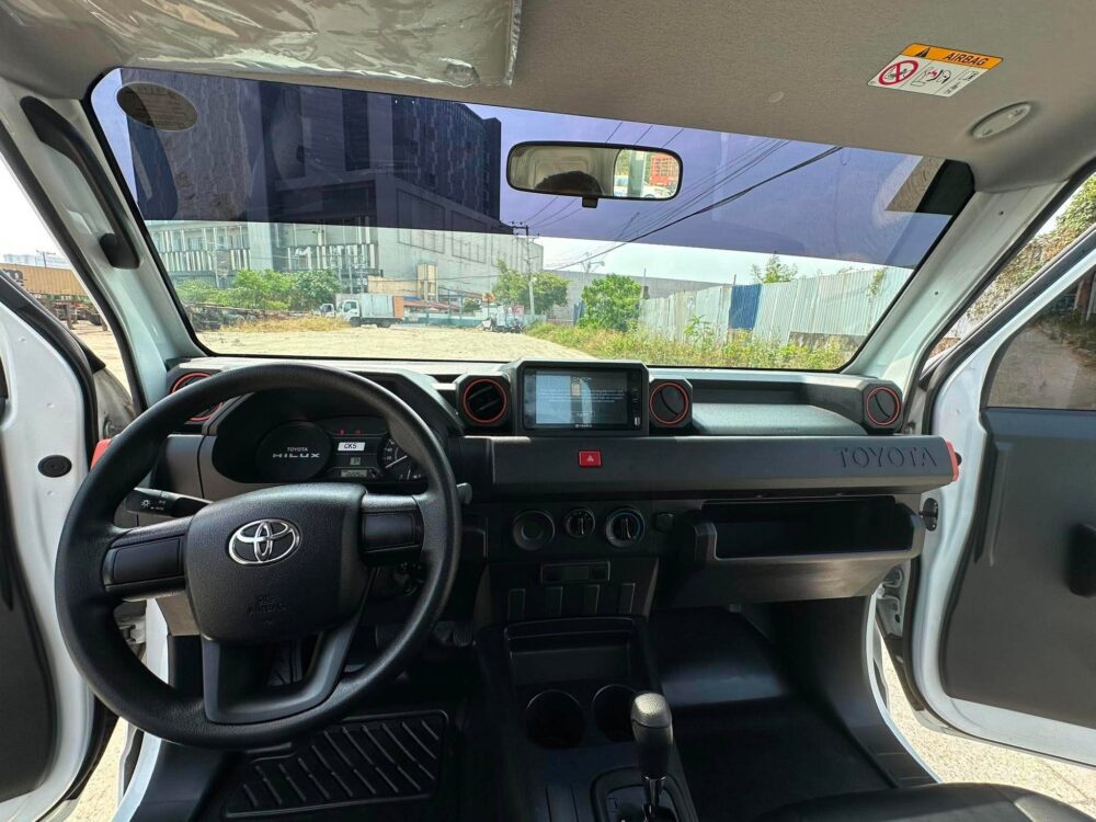 2025 TOYOTA HILUX TAMARAW DROPSIDE 2.4 AUTOMATIC TRANSMISSION 10TKM ONLY!!!