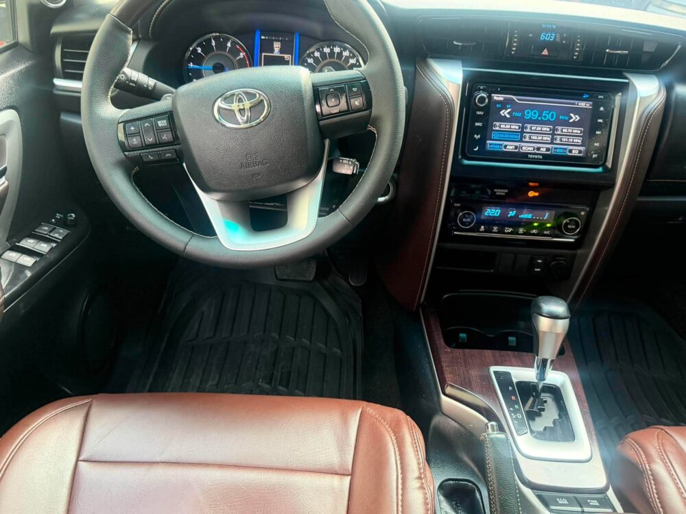 2016 TOYOTA FORTUNER V 2.4 AUTOMATIC TRANSMISSION 71TKM ONLY!!!